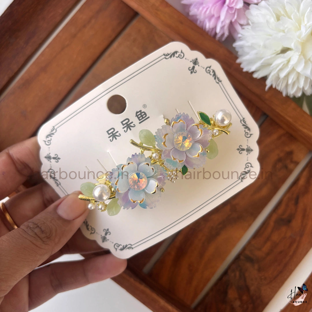 Blossom Pearl Floral Center Clip