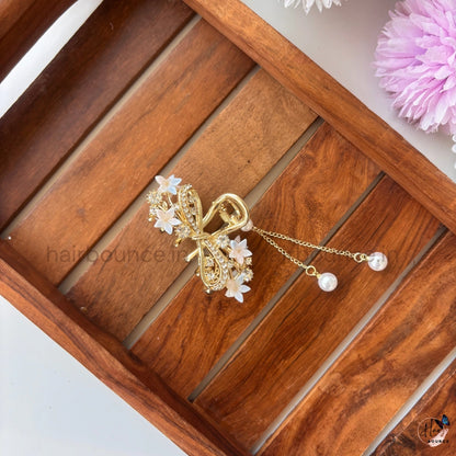 Queen’s Garden Pearl Drop Hair Claw – Medium