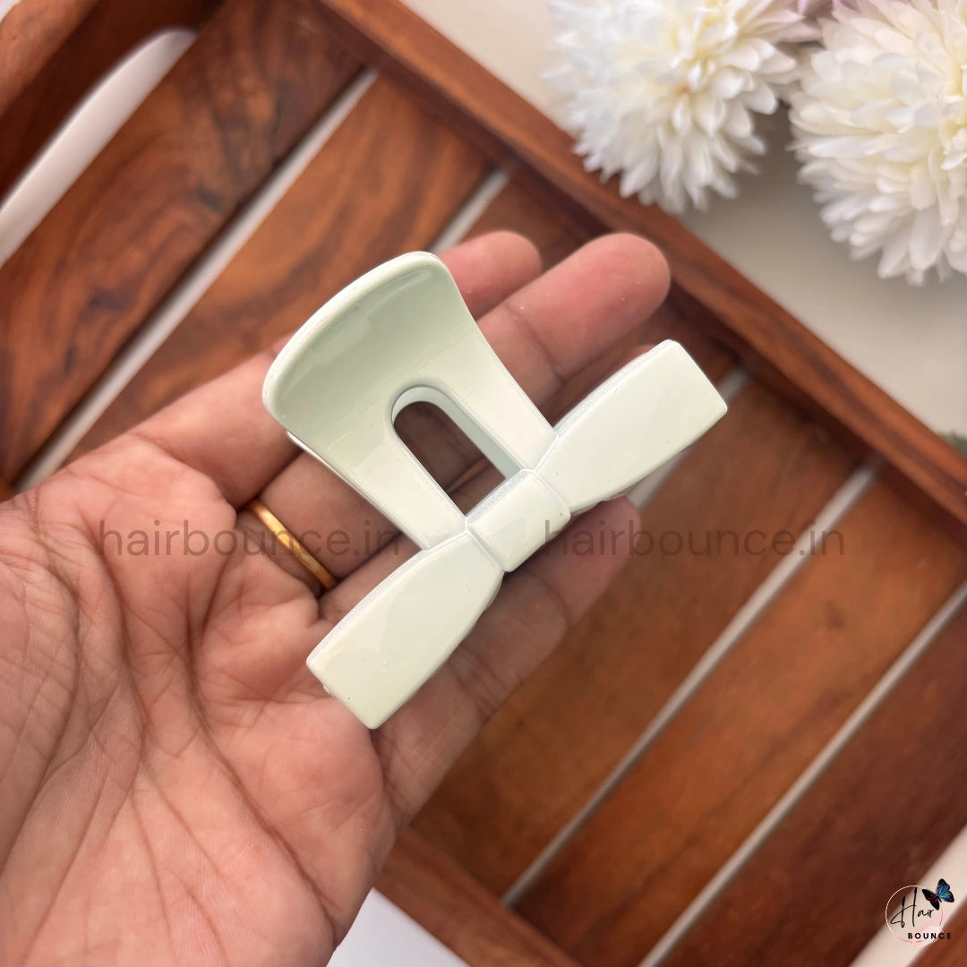 Chic Bow Cutout Hair Claw – Medium