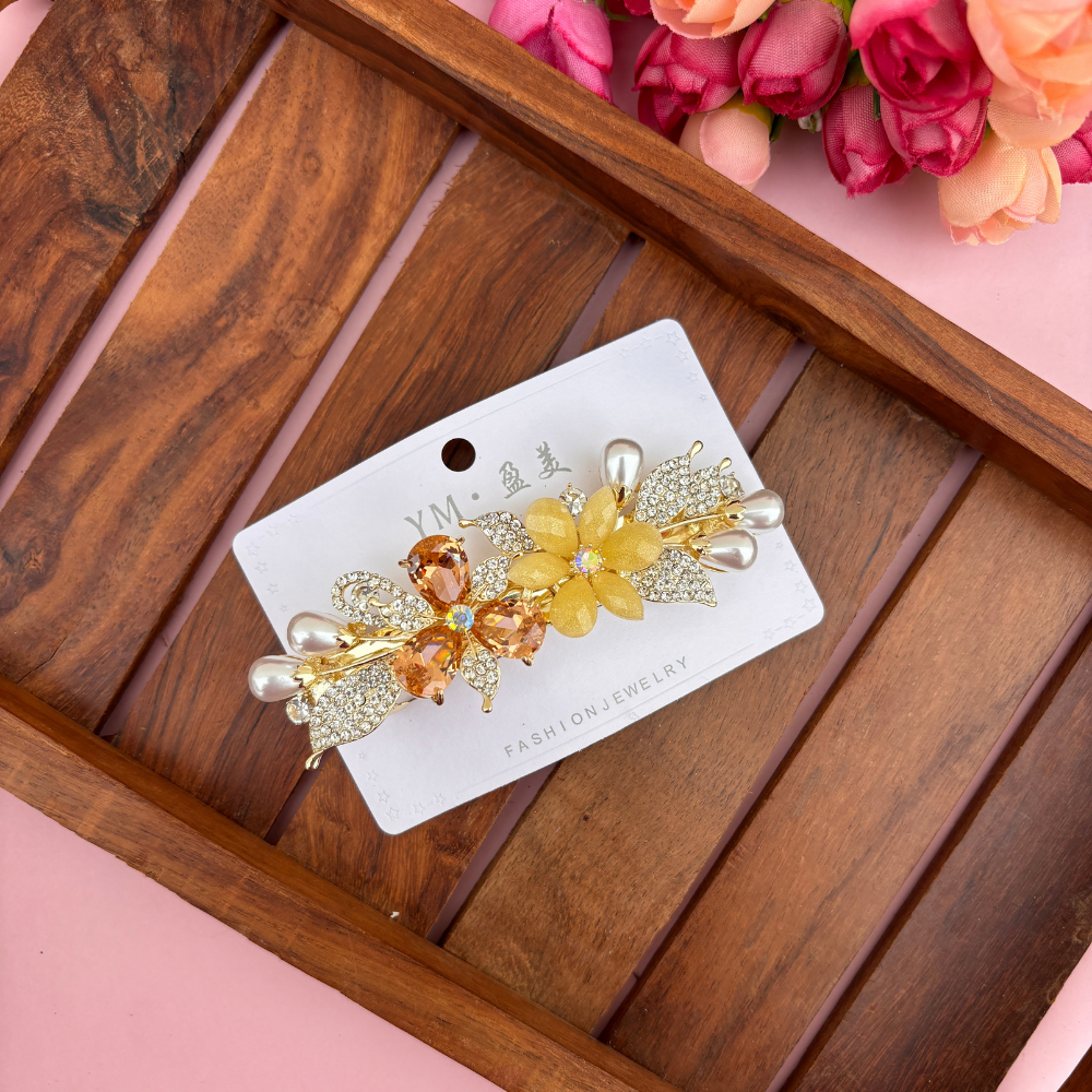 Premium  Flower Pearl Center Clip