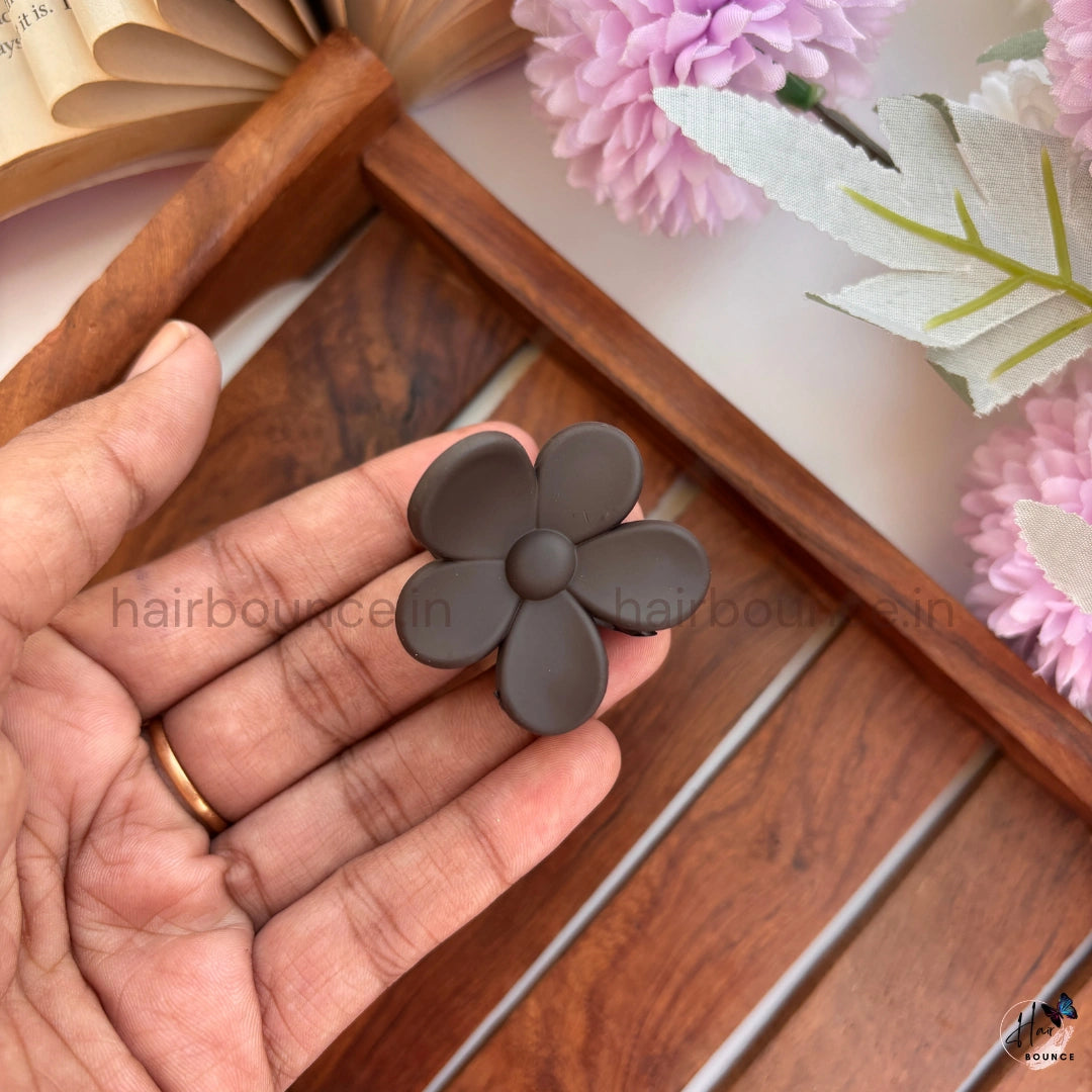 Mini Daisy Matte Flower Hair Claw – Small