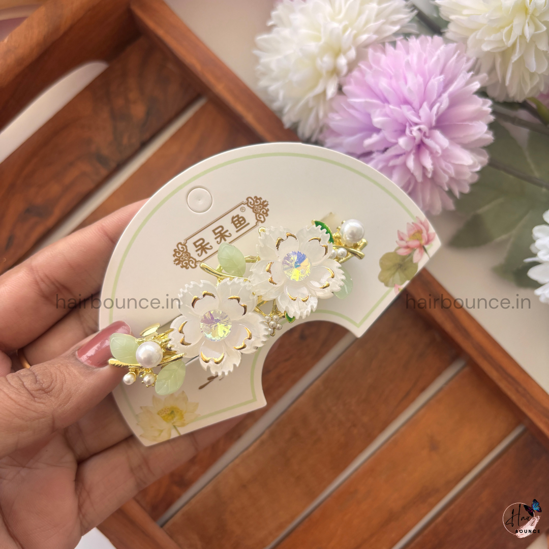 Blossom Pearl Floral Center Clip