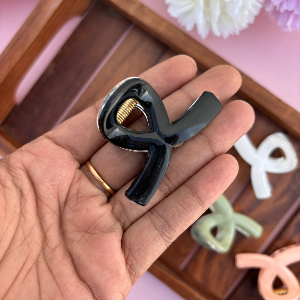 Shinny Finish Loop Hair Claw - Medium
