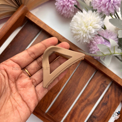 Matte Neutral Triangle Cut Hair Claw – Medium