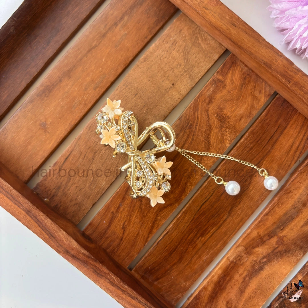 Queen’s Garden Pearl Drop Hair Claw – Medium