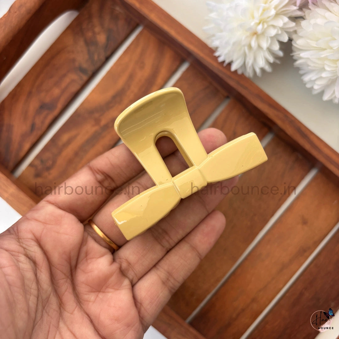 Chic Bow Cutout Hair Claw – Medium