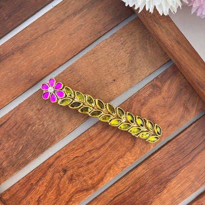 Pink Petal Leaf Center Clip
