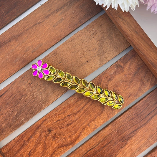 Pink Petal Leaf Center Clip