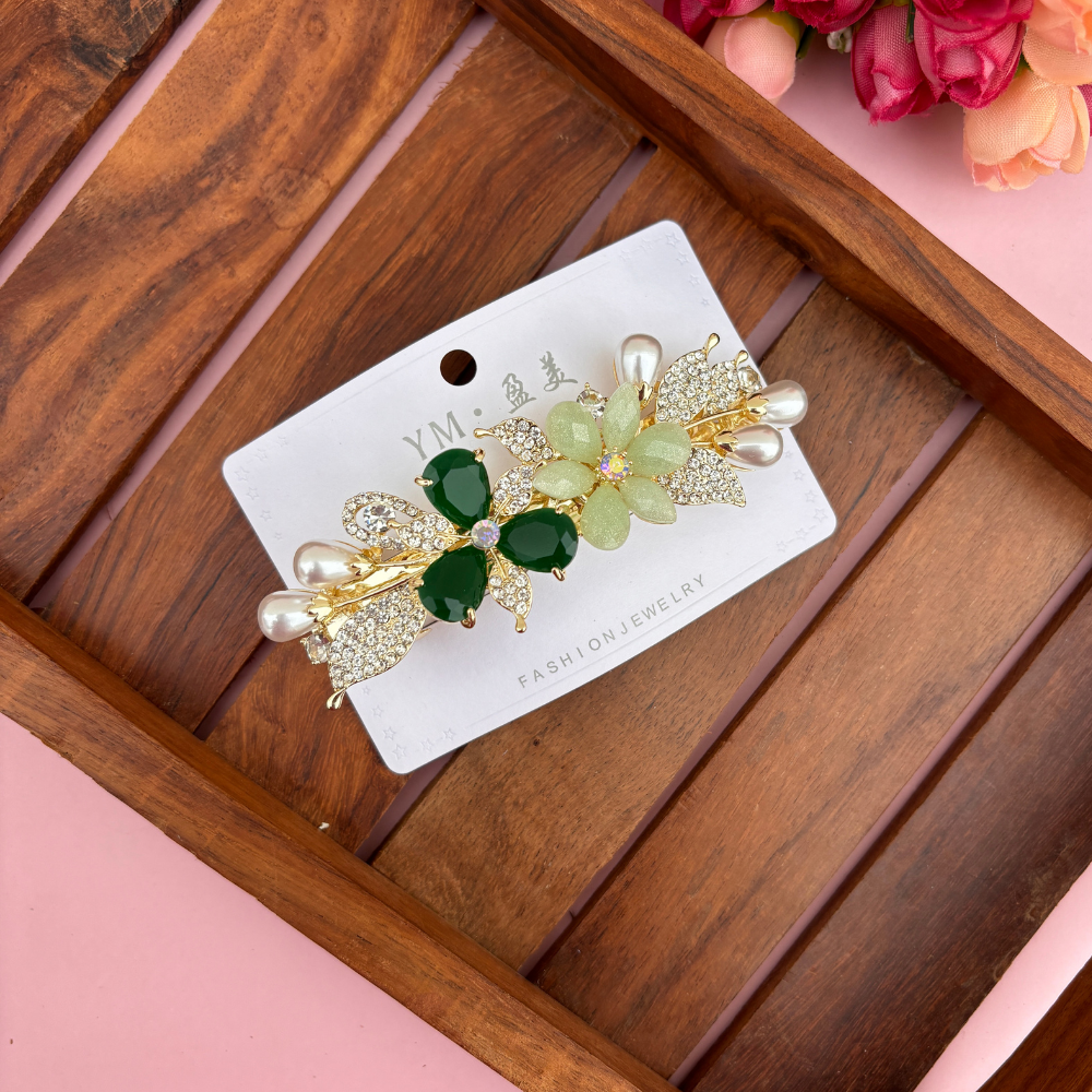 Premium  Flower Pearl Center Clip