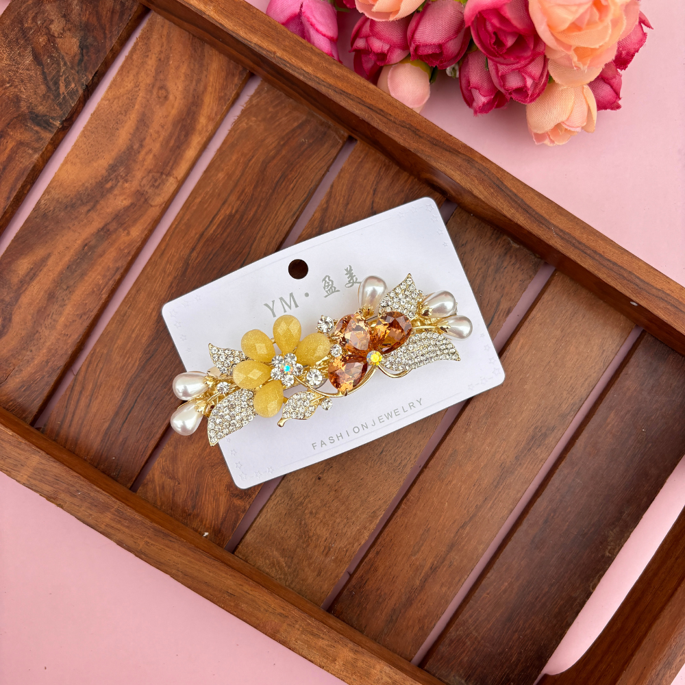 Premium Stoned Flower Pearl Center Clip