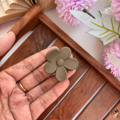 Mini Daisy Matte Flower Hair Claw – Small