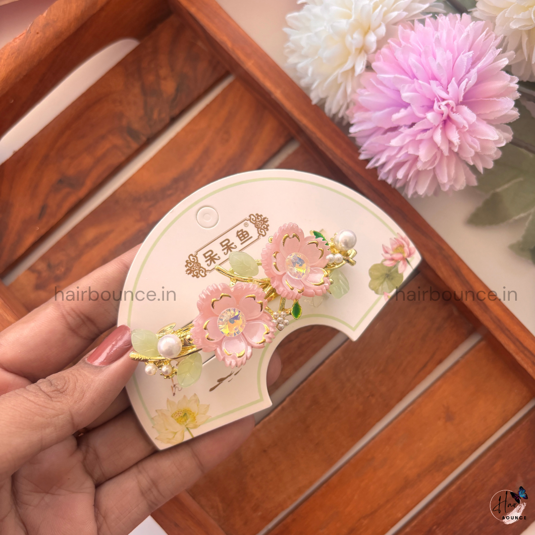 Blossom Pearl Floral Center Clip