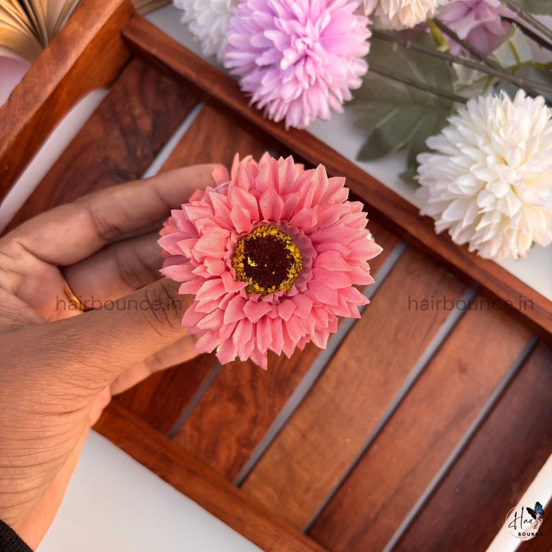 Daisy Bloom Flower Hair Claw - Medium