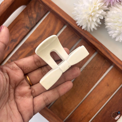 Chic Bow Cutout Hair Claw – Medium