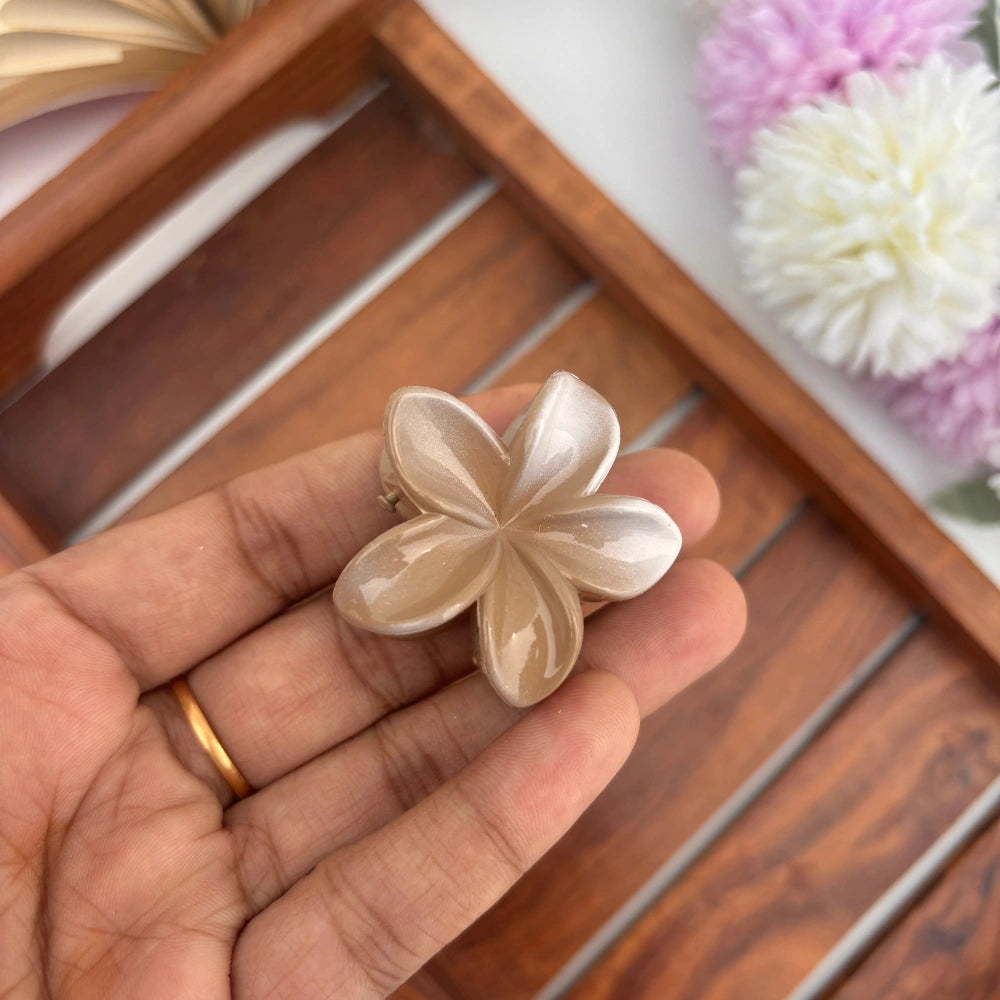 Soft Lily Hair Claw – Small