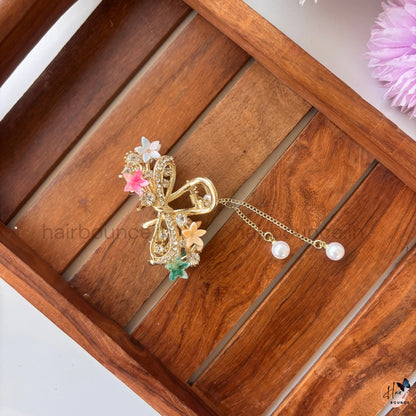 Queen’s Garden Pearl Drop Hair Claw – Medium