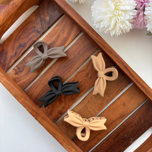 🎀 Matte Bow Hair Claw – Medium