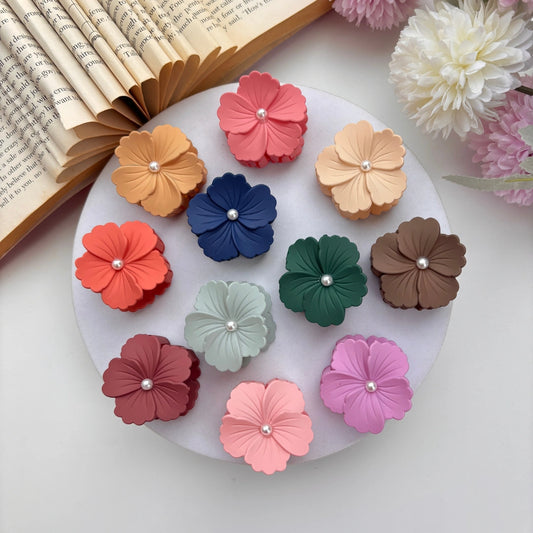 Bright Shades Pearl Hibiscus Hair Claw – Small