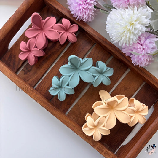 Matte Triple Blossom Hair Claw – Large