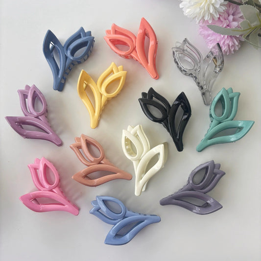 Minimal Tulip Petal Hair Claw – Medium