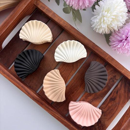 SeaShell Matte Hair Claw – Medium 🐚✨