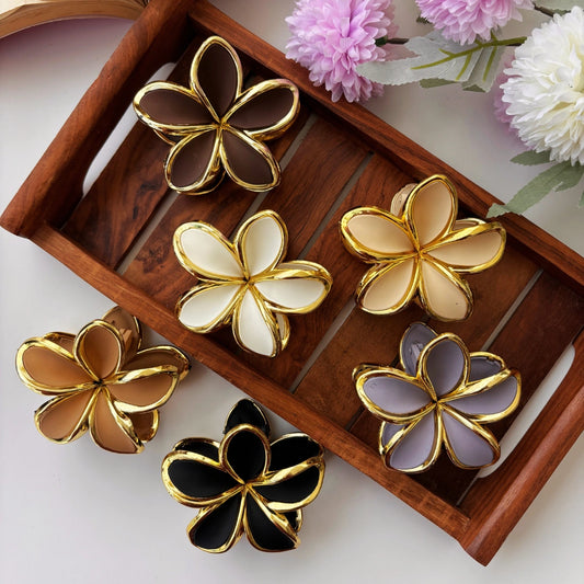 Elegant Gold-Outline Bloom Hair Claw – Large