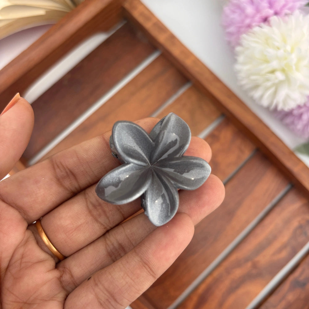 Soft Lily Hair Claw – Small