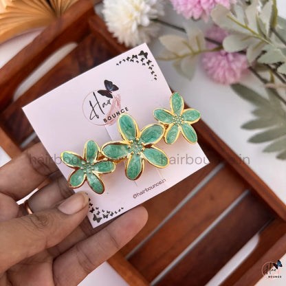 Glossy Floral Center Hair Clip