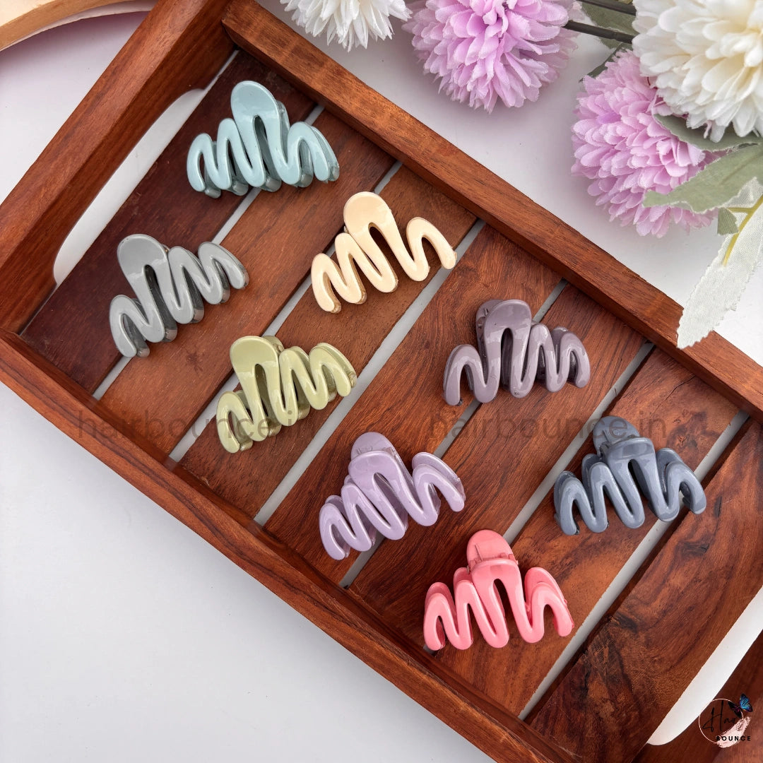 Wavy Grip Hair Claw – Small