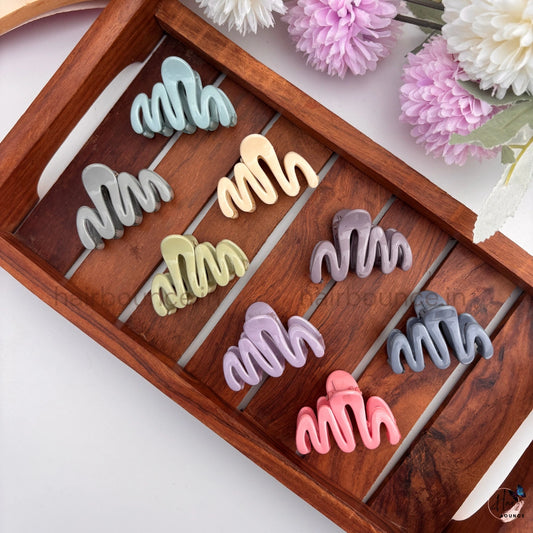Wavy Grip Hair Claw – Small