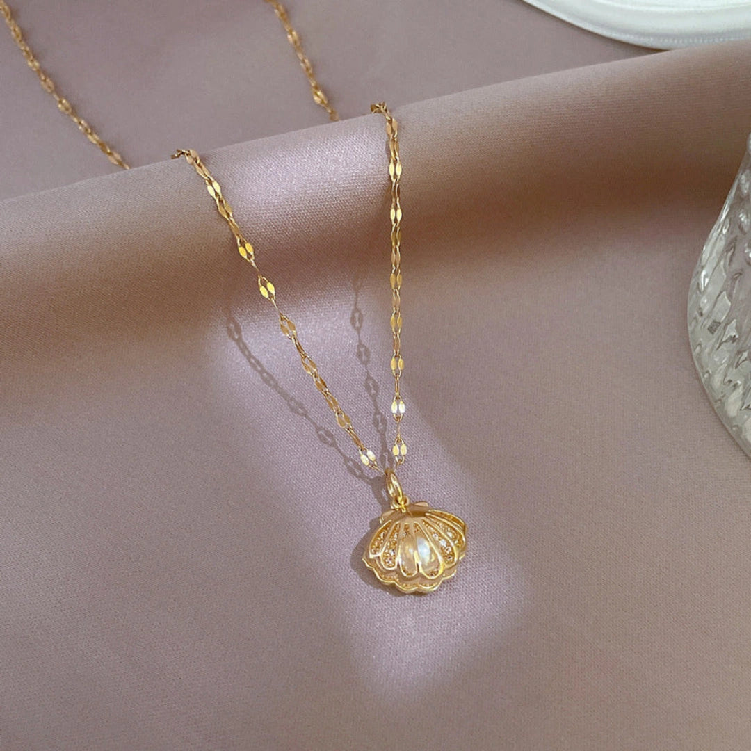 Golden Shell Pearl Pendant Necklace