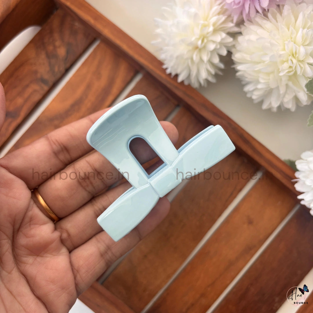 Chic Bow Cutout Hair Claw – Medium