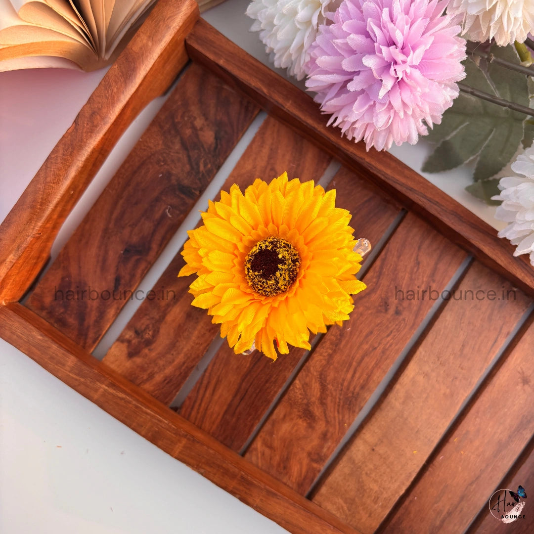 Daisy Bloom Flower Hair Claw - Medium