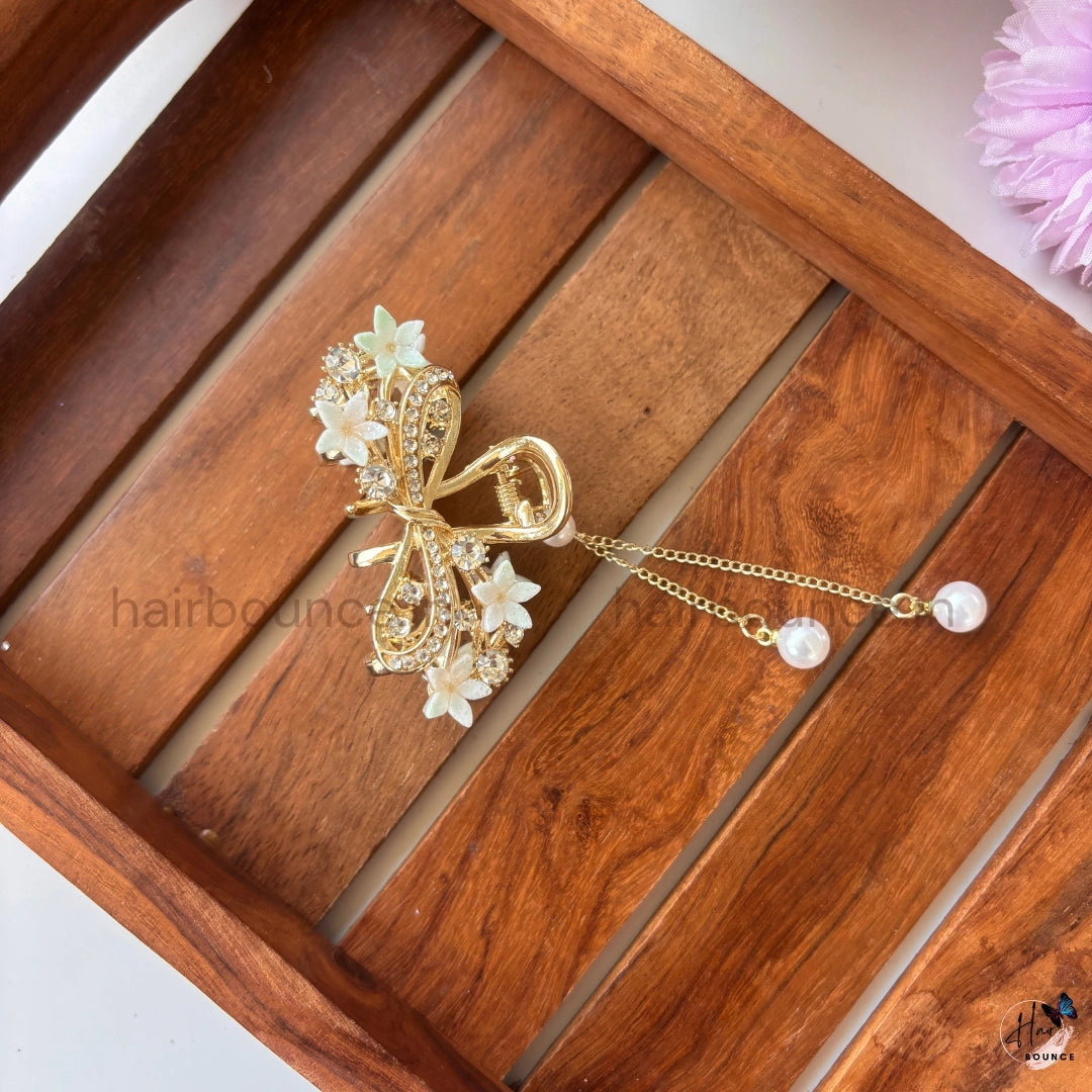 Queen’s Garden Pearl Drop Hair Claw – Medium