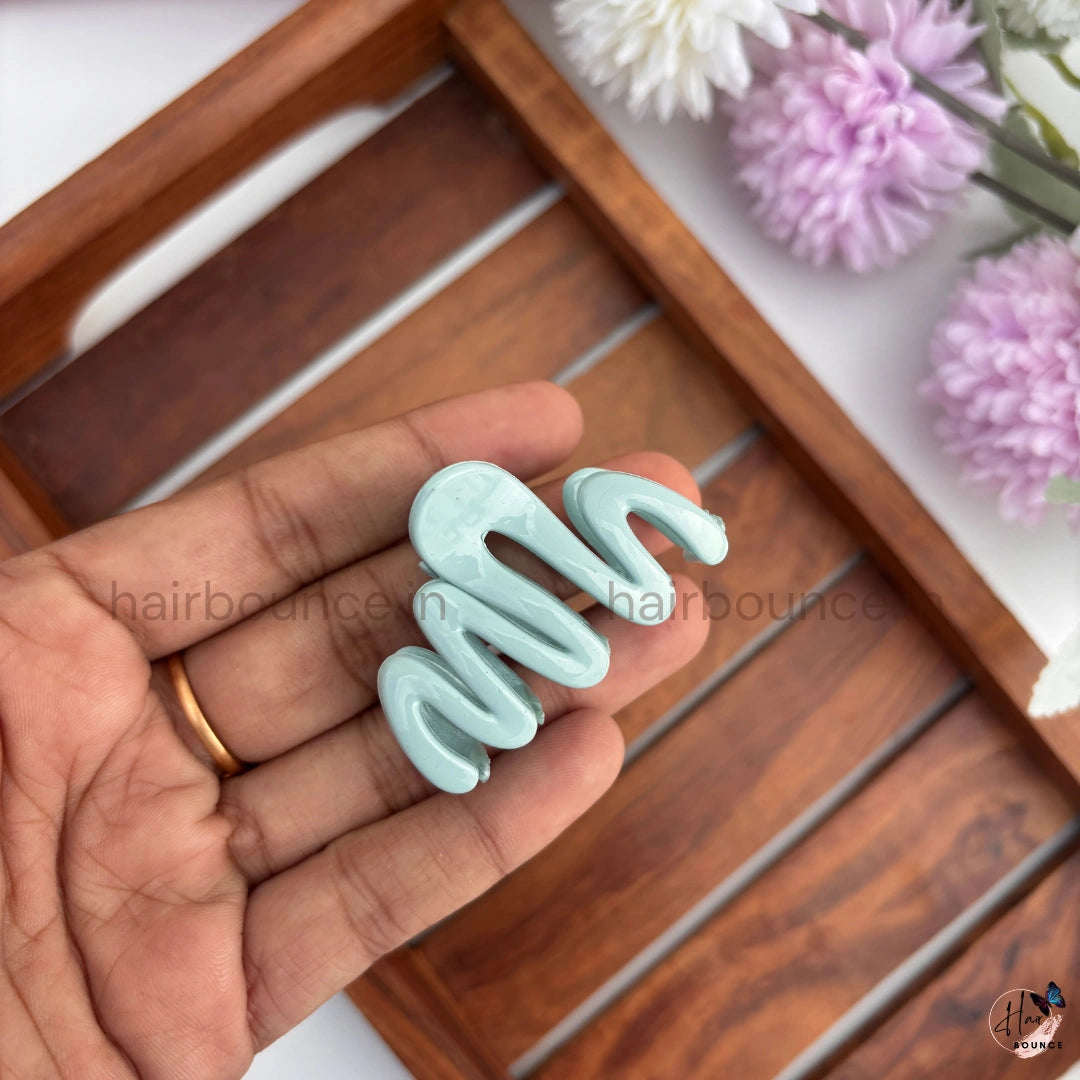Wavy Grip Hair Claw – Small