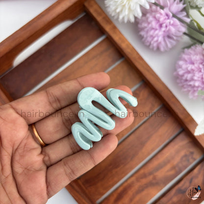 Wavy Grip Hair Claw – Small