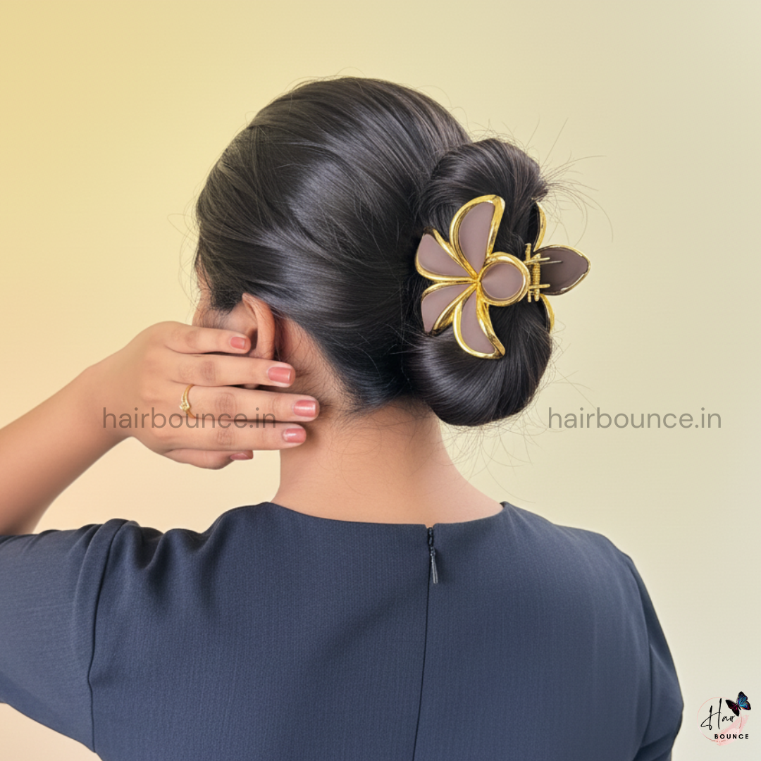 Elegant Gold-Outline Bloom Hair Claw – Large