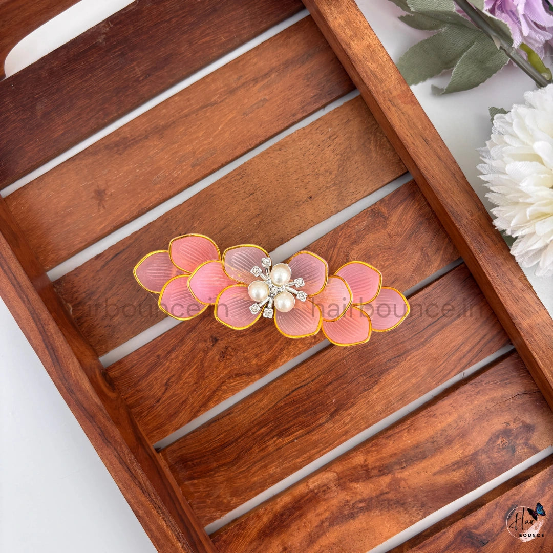 Royal Petal Pearl Center Clip