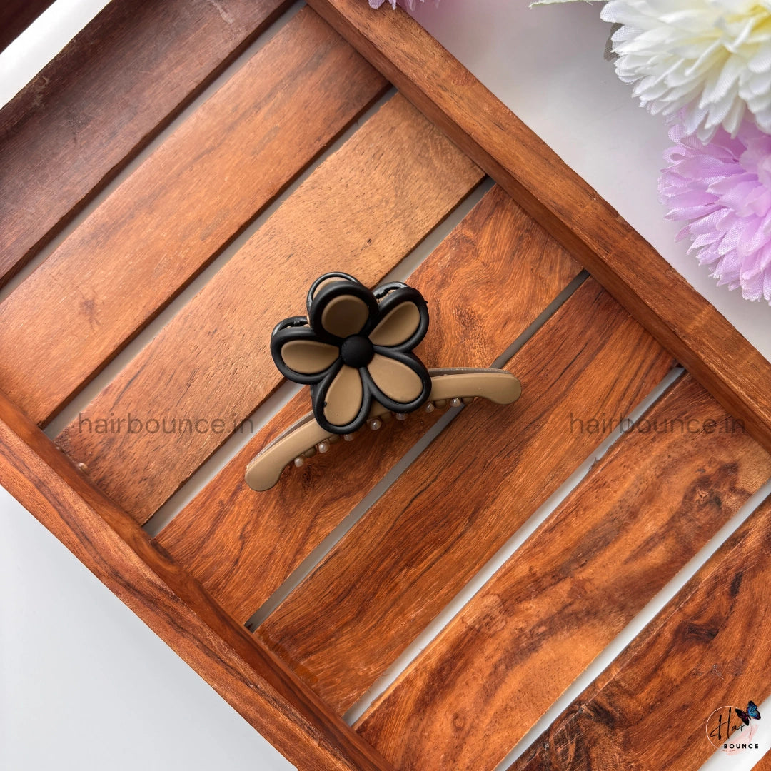 Matte Loop Flower Hair Claw – Medium
