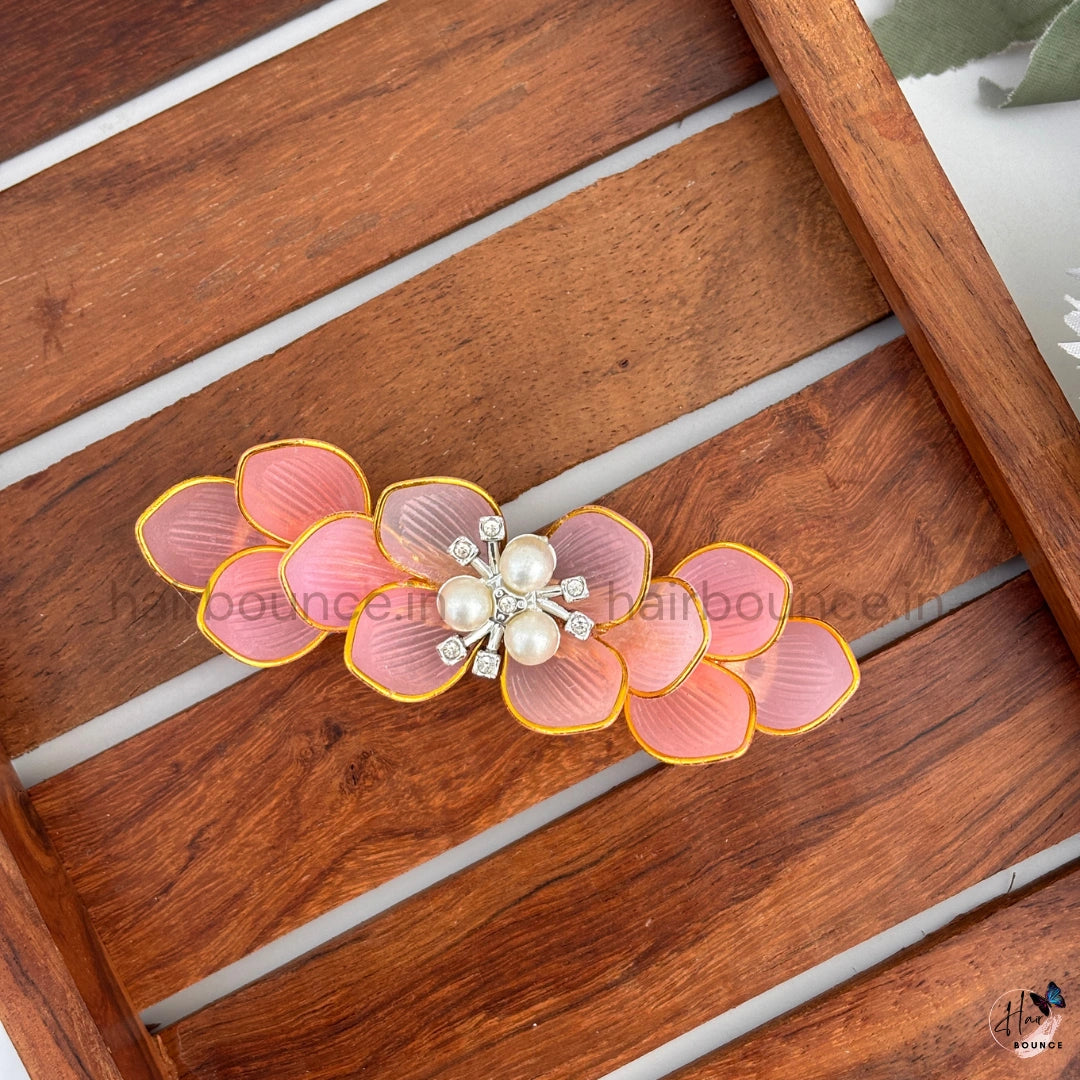 Royal Petal Pearl Center Clip