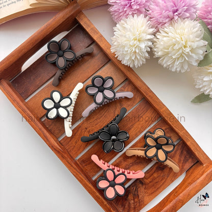 Matte Daisy Flower Hair Claw – Medium
