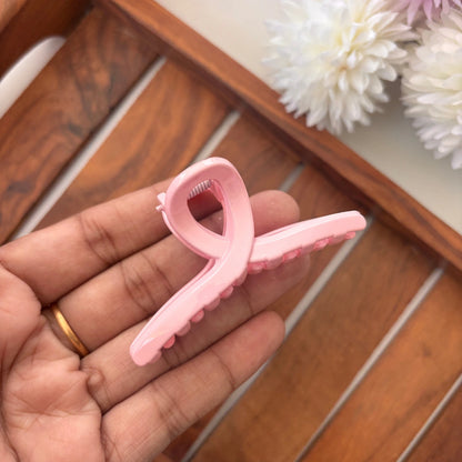 Loop Twist Hair Claw – Medium