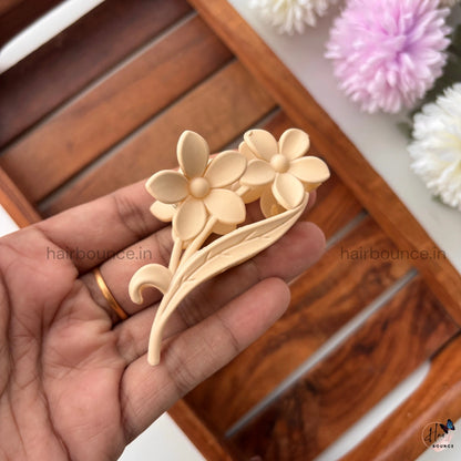 Floral Bloom Matte Hair Claw Clip – Medium 🌸✨