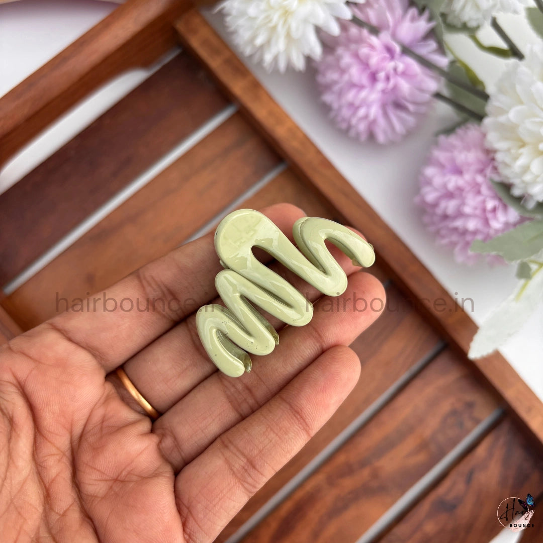 Wavy Grip Hair Claw – Small