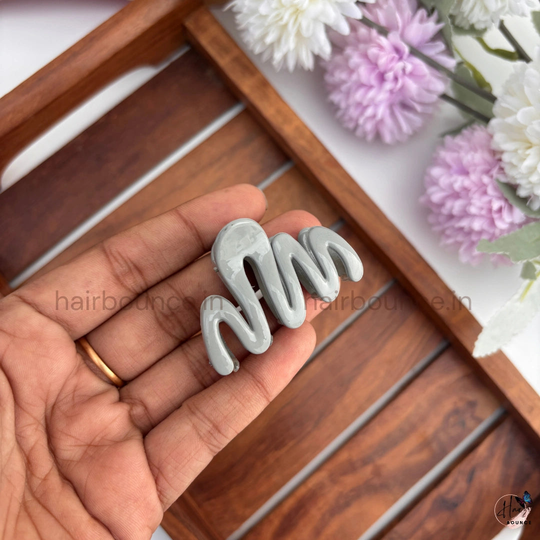Wavy Grip Hair Claw – Small