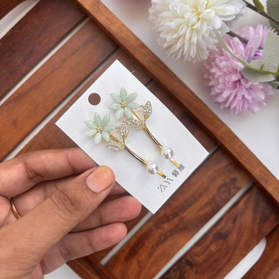 Elegant Daisy Pearl Drop Hair Pins