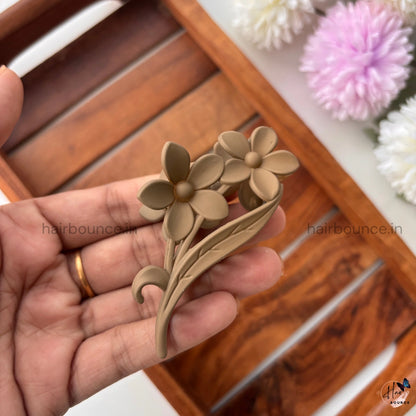 Floral Bloom Matte Hair Claw Clip – Medium 🌸✨