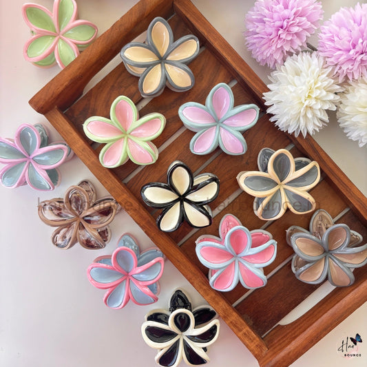 Pastel Lily Bloom Hair Claw – Medium