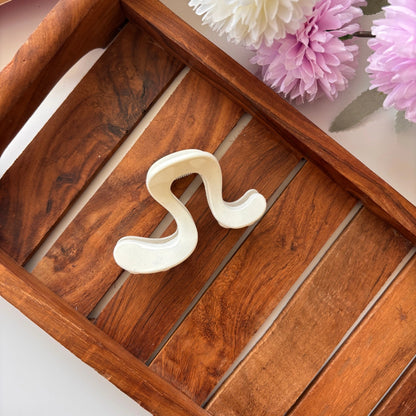 Wave Curve Hair Claw – Medium