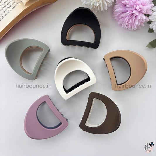 Dual-Colour D-Shape Hair Claw – Medium